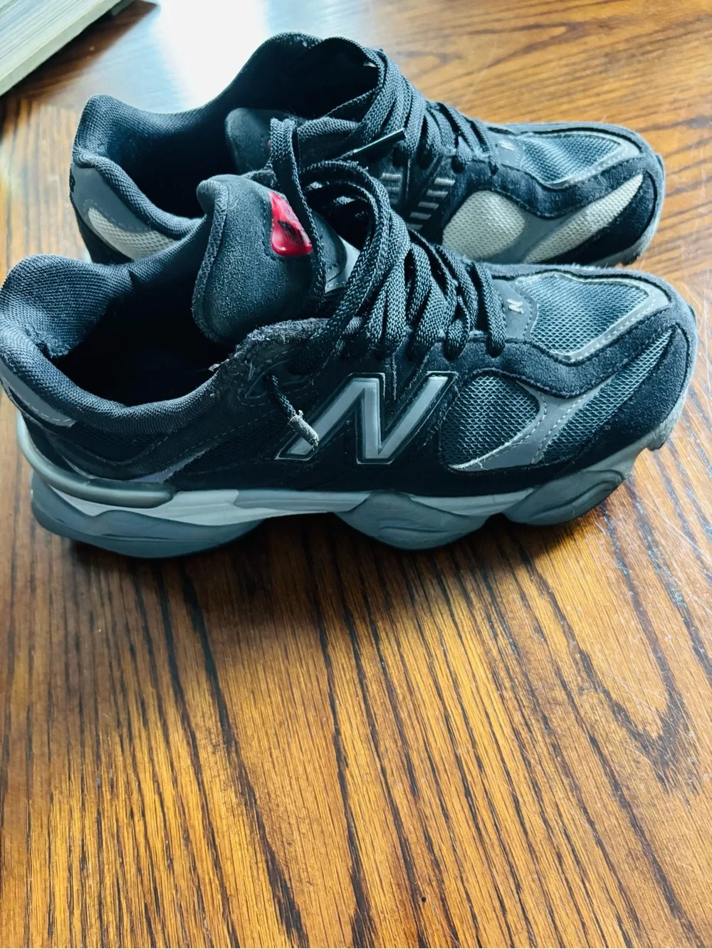 New Balance Men’s 9060 Black & Gray Athletic Sneakers size 7